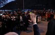 Prezidentské volby 2023: Před štábem Petra Pavla čekala celá řada fanoušků (28. 1. 2023)