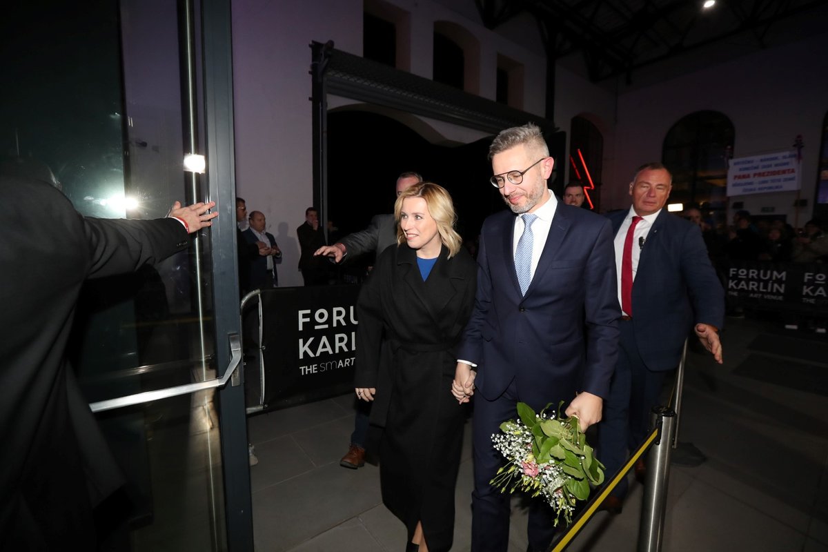Prezidentské volby 2023: Do štábu Petra Pavla  dorazila Danuše Nerudová s manželem(28. 1. 2023)