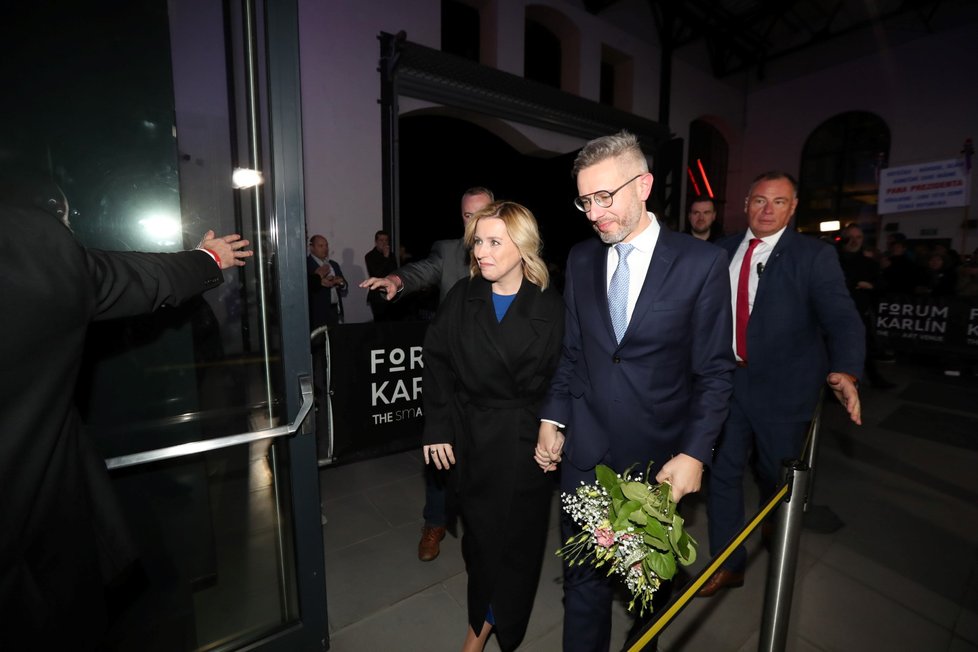Prezidentské volby 2023: Do štábu Petra Pavla  dorazila Danuše Nerudová s manželem (28. 1. 2023).