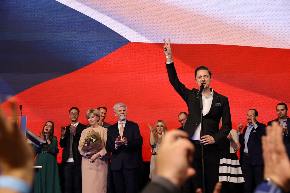 Prezidentské volby 2023: Zpěvák Ondřej Ruml zazpíval českou hymnu (28. 1. 2023)