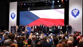 Prezidentské volby 2023: Českou hymnu zazpíval zpěvák Ondřej Ruml (28. 1. 2023)