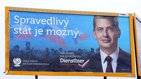 Spravedlivý stát je možným, říká z billboardu Diestbier mladší. Jak k němu ale dojít, to neprozrazuje