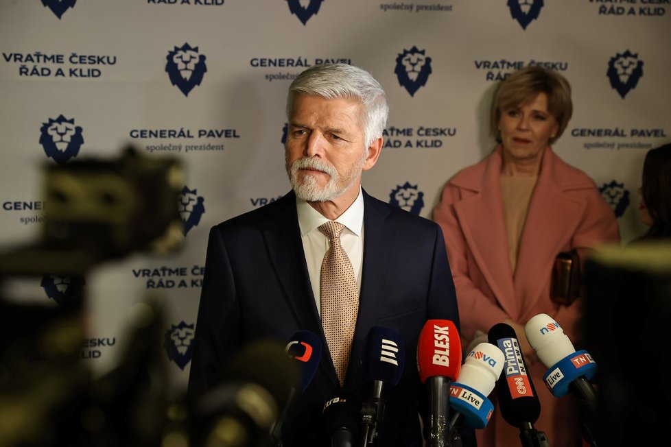 Prezidentské volby 2023: Petr Pavel přijel i s manželkou do volebního štábu (28. 1. 2023).