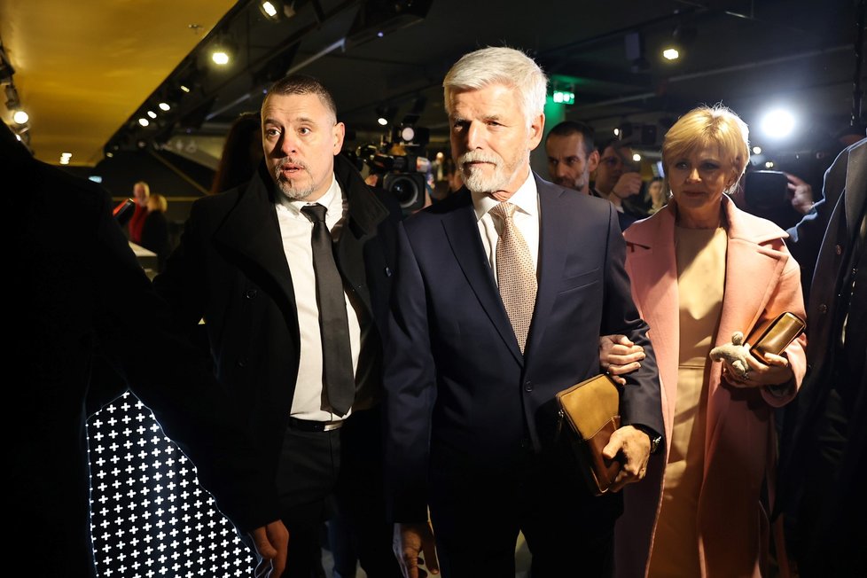 Prezidentské volby 2023: Petr Pavel přijel i s manželkou do volebního štábu (28. 1. 2023).