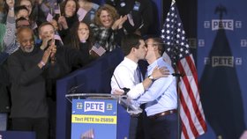 Kandidát na prezidenta USA Pete Buttigieg s manželem Chastenem