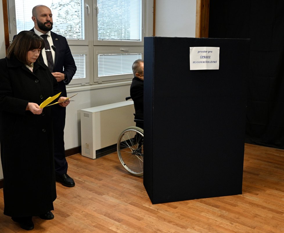 Prezidentské volby 2023: Miloš Zeman volil v Lánech(27. 1. 2023)