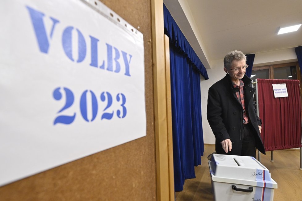 Prezidentské volby 2023: Předseda senátu Miloš Vystrčil u voleb (27. 1. 2023) (27. 1. 2023)