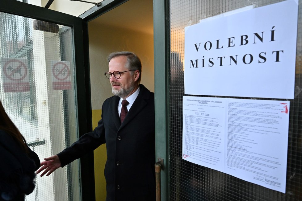 Prezidentské volby 2023: Volební místnosti se otevřely, volil i premiér Petr Fiala (27. 1. 2023).