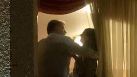 Objímačka Martina Nejedlého, kontroverzního poradce s vazbami na Rusko, a prezidentovy dcery Kateřiny Zemanové