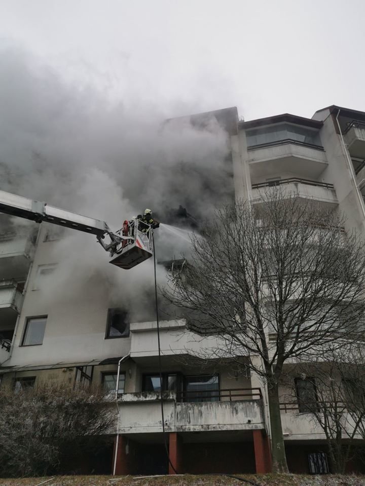 Požár bytového domu v Bratislavě.