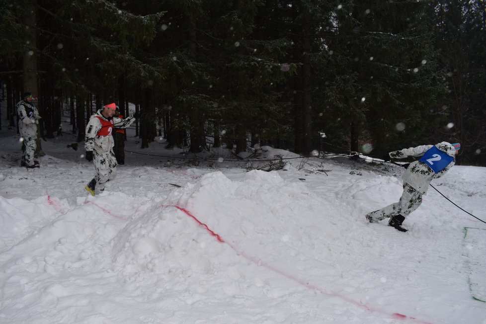 Drsný armádní závod Winter Survival probíhal v Jeseníkách.