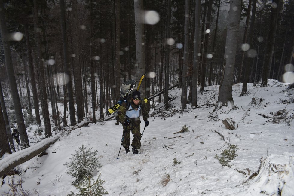 Drsný armádní závod Winter Survival probíhal v Jeseníkách.