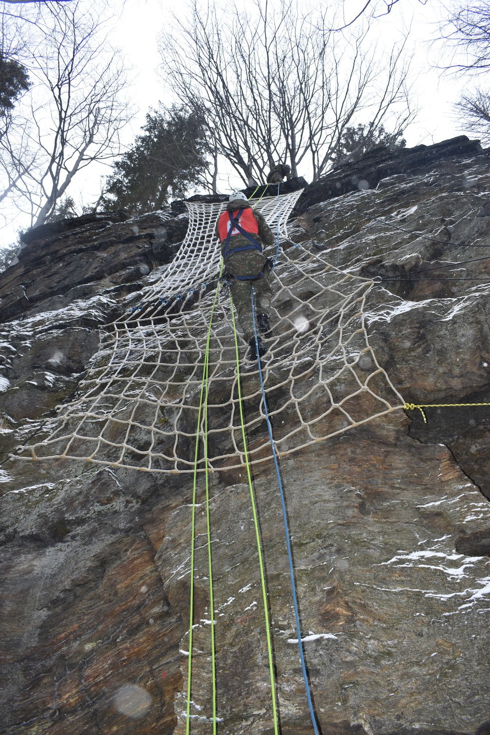 Drsný armádní závod Winter Survival probíhal v Jeseníkách.