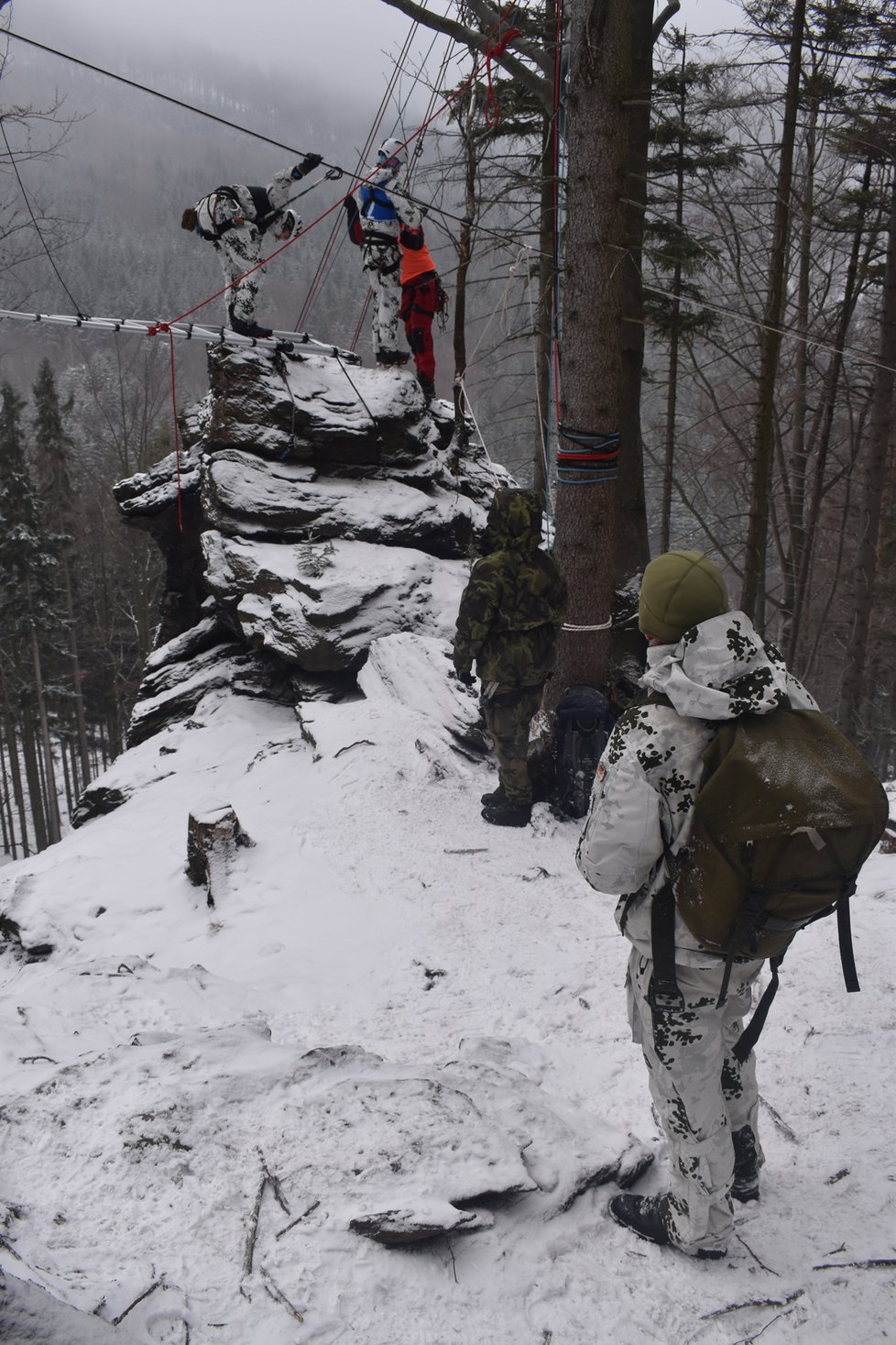 Drsný armádní závod Winter Survival probíhal v Jeseníkách.