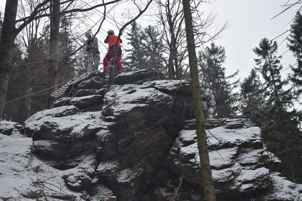 Drsný armádní závod Winter Survival probíhal v Jeseníkách.