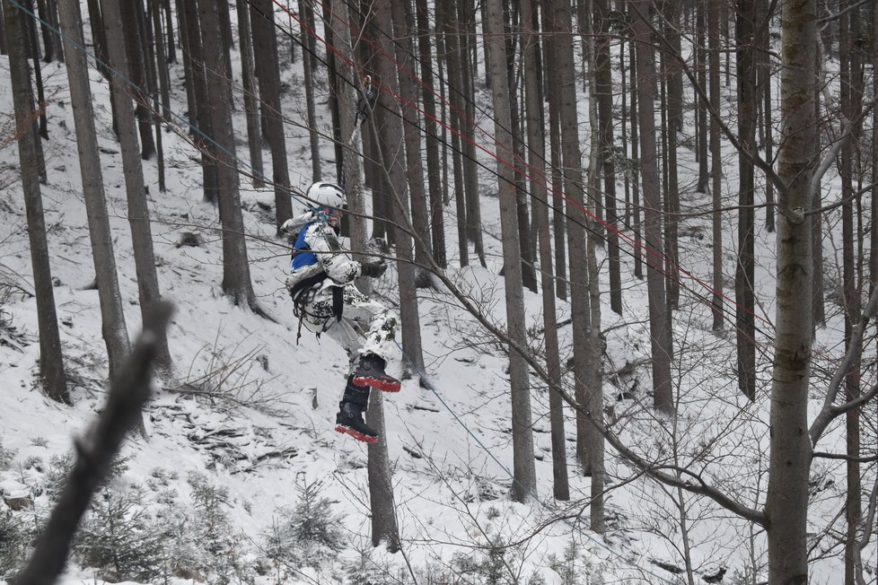 Drsný armádní závod Winter Survival probíhal v Jeseníkách.