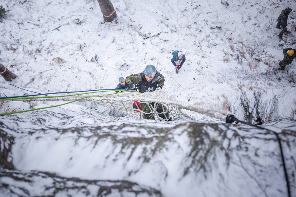 Drsný armádní závod Winter Survival probíhal v Jeseníkách.