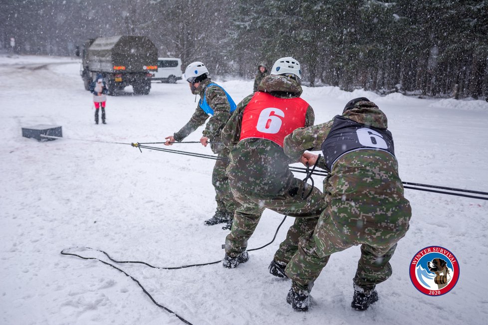 Drsný armádní závod Winter Survival probíhal v Jeseníkách.