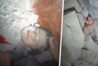 Emotivní záběry po zemětřesení v Sýrii: Dětský pláč ze sutin navedl záchranáře k zavalené rodině