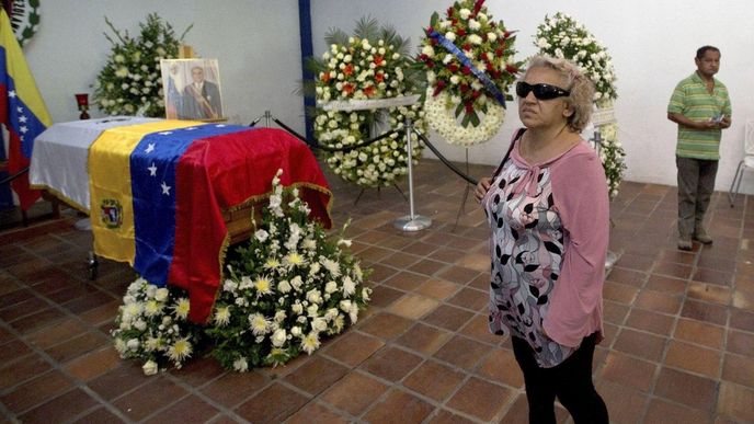 Při nedávném pohřbu bývalého venezuelského prezidenta Jaimeho Lusinchiho se ještě na rakev dostalo. Jiné pohřby ale bylo kvůli nedostatku nutné odložit