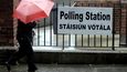 Při referendu se čeká vysoká účast voličů, což podle agentury Reuters bude nahrávat stoupencům paktu.