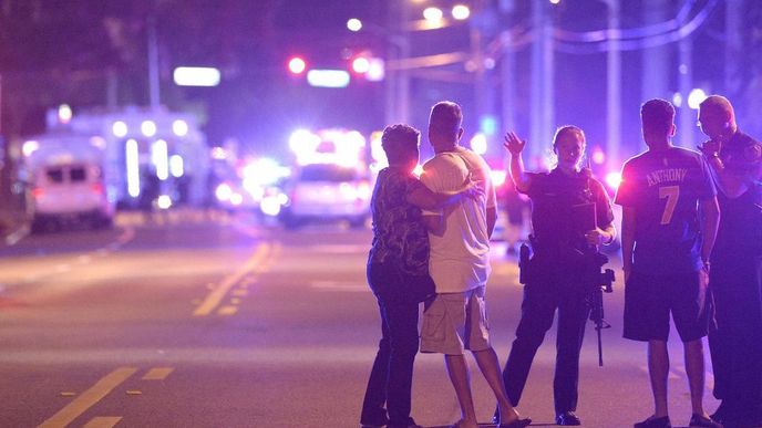 Při střelbě v nočním klubu v Orlandu na Floridě zemřelo 50 lidí