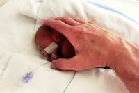 Zázrak: Chlapec vážil po porodu 630 gramů, teď oslavil první narozeniny