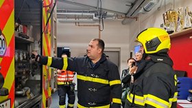 Tomášovi se v den jeho 43. narozenin splnil velký sen - na chvíli se stal hasičem.