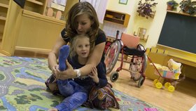 Po těžké autonehodě je totiž Karolínka (6) už tři roky na vozíčku. Blesk a sdružení Život dětem jí i dalším dětem chce pomoci v rámci projektu Srdce pro děti.
