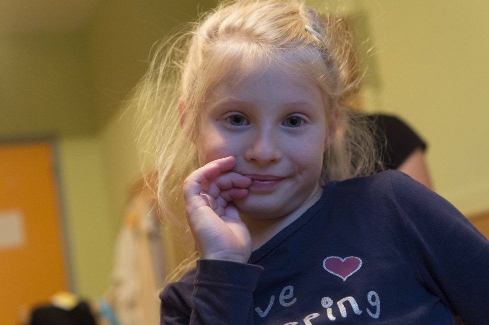 Po těžké autonehodě je totiž Karolínka (6) už tři roky na vozíčku. Blesk a sdružení Život dětem jí i dalším dětem chce pomoci v rámci projektu Srdce pro děti.