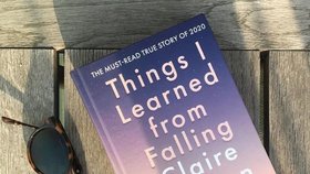 Spisovatelka Claire Nelsonová vydala knihu Věci, které mě naučil pád.