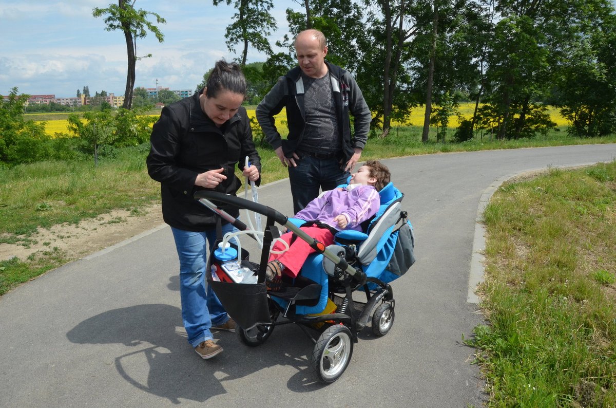 Lucinka potřebuje drahé zdravotní pomůcky.