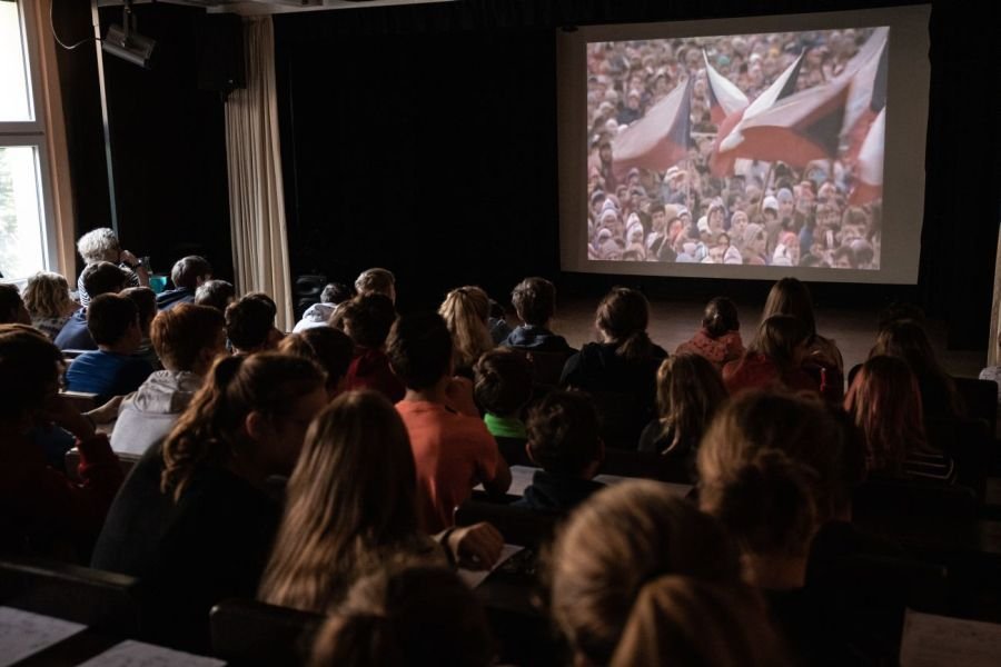 Příběhy bezpráví - Měsíc filmu na školách.