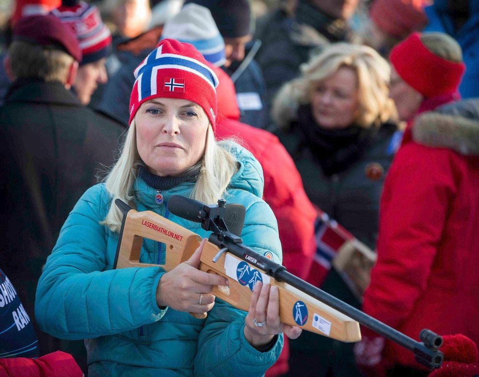 Ráda sportuje a klidně si zkusí i zastřílet.