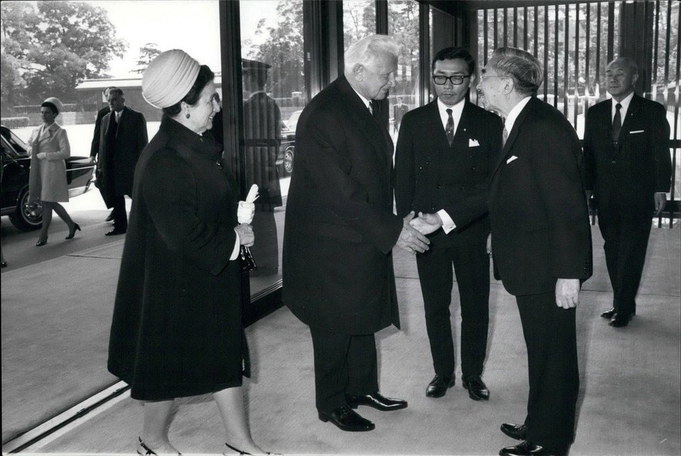 Prezident Ludvík Svoboda s manželkou Irenou na návštěvě Japonska.