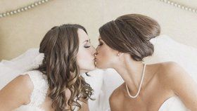 Novomanželské fotky gayů a leseb vás přesvědčí, že na pohlaví nezáleží