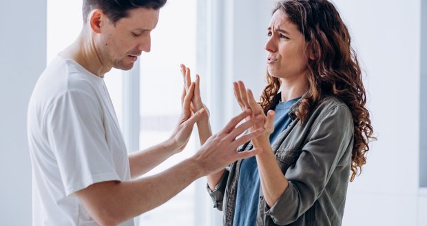 Čtenářka se svěřila, jak peníze zamávaly s jejím vztahem: Byla jsem dojná kráva! Čtenářka se svěřila, jak peníze zamávaly s jejím vztahem: Byla jsem dojná kráva!