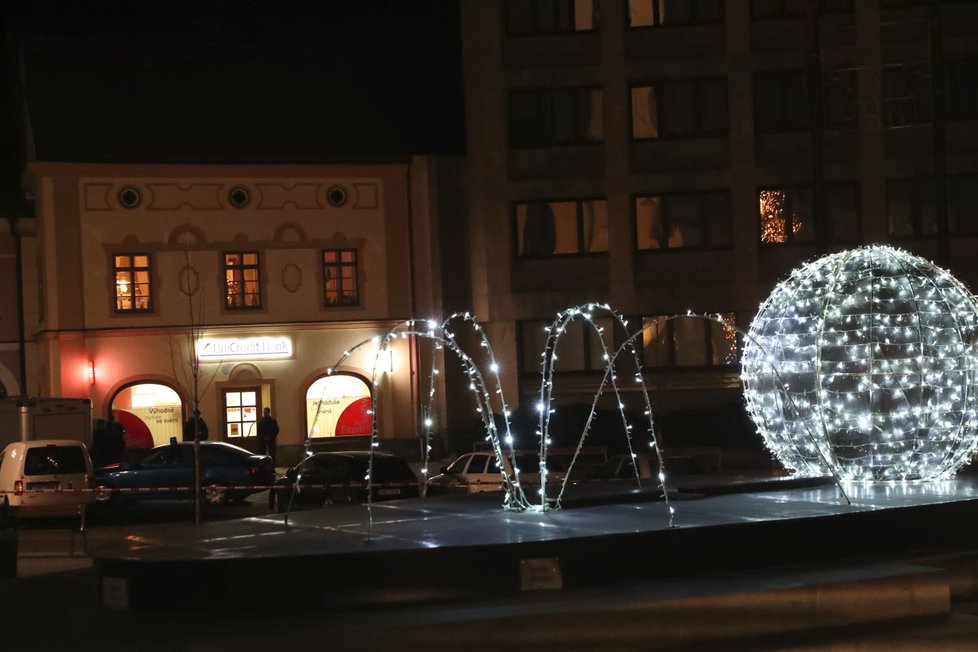 Policisté pachatele zadrželi. Záchranáři naštěstí potřeba nebyli, nikdo nebyl zraněn