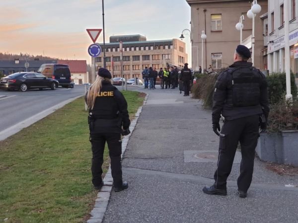 Policisté zasahovali v Příbrami u přepadení banky.