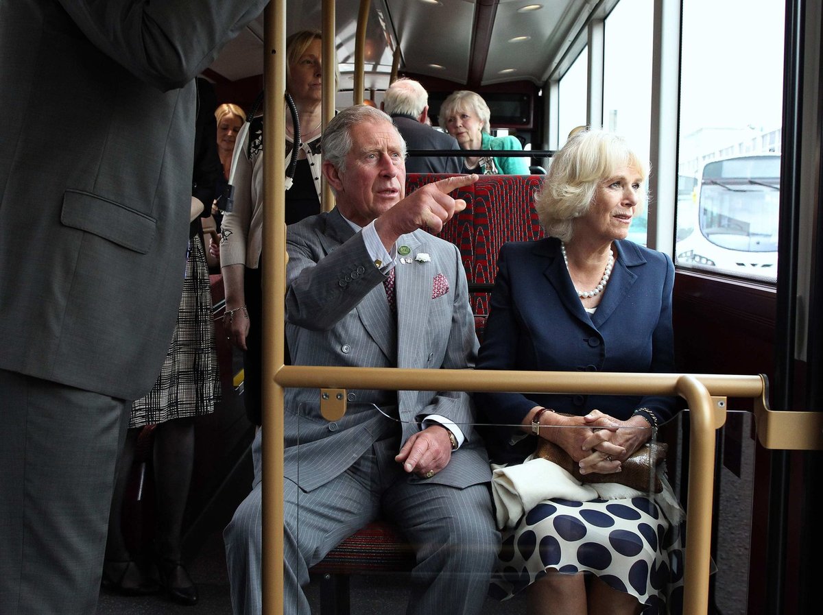 Prince Charles (64) Camille (65) nadšene ukazoval to, co běžný Londýňan vidí každý den po cestě do práce.