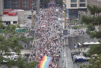 Prahou prošel průvod hrdosti Prague Pride: Na Letnou dorazilo na 60 000 lidí