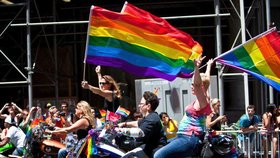 LGBT průvod v New Yorku je podle protestní skupiny moc komerční