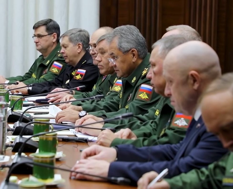 Gerasimov, Šojgu a Prigožin vítali delegaci libyjského warlorda Haftara (2018).