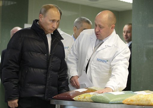 Vladimir Putin coby premiér na exkurzi ve firmě Concord Jevgenije Prigožina (2010)