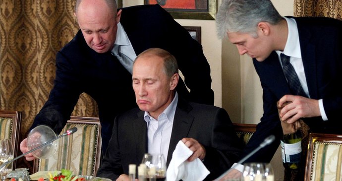 Prigožin obsluhoval i Putina. (listopad 2011)