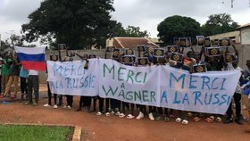 Wagnerovské telegramové kanály hovoří o afrických protestech volajících po pomoci Wagnerovců.