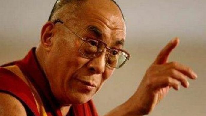 Dalajlama dnes na tiskové konferenci v Praze také uvedl, že má o Havla vzhledem k jeho zdravotnímu stavu starost. Řekl, že bývalému prezidentovi, jehož považuje za přítele, nabídl i tibetskou medicínu.