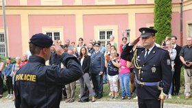 V Muzeu Policie ČR byli při slavnostní ceremonii přijati noví příslušníci policie. Jejich starší kolegové byli odměněni za věrnost.