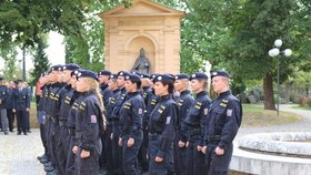 V Muzeu Policie ČR byli při slavnostní ceremonii přijati noví příslušníci policie. Jejich starší kolegové byli odměněni za věrnost.