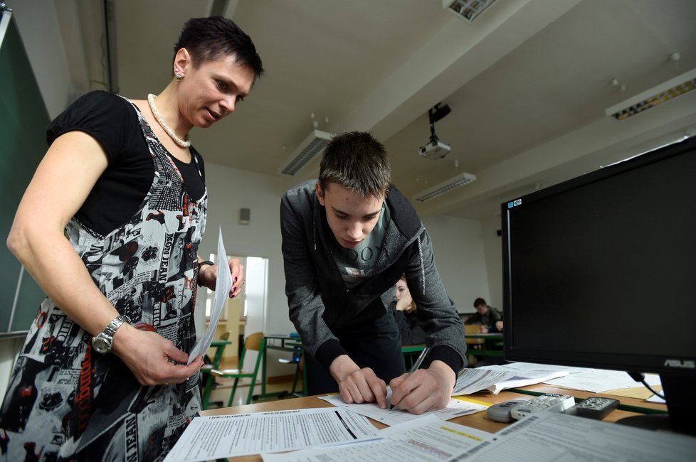 Podle ředitele Cermatu je možné, že většina studentů, kteří původně špatnou odpověď zvolili, byli buď vysoko nad hranicí přijetí, nebo hluboko pod ní